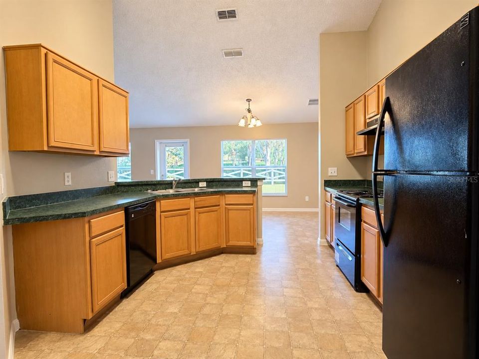 For Rent: $2,295 (4 beds, 2 baths, 1780 Square Feet)