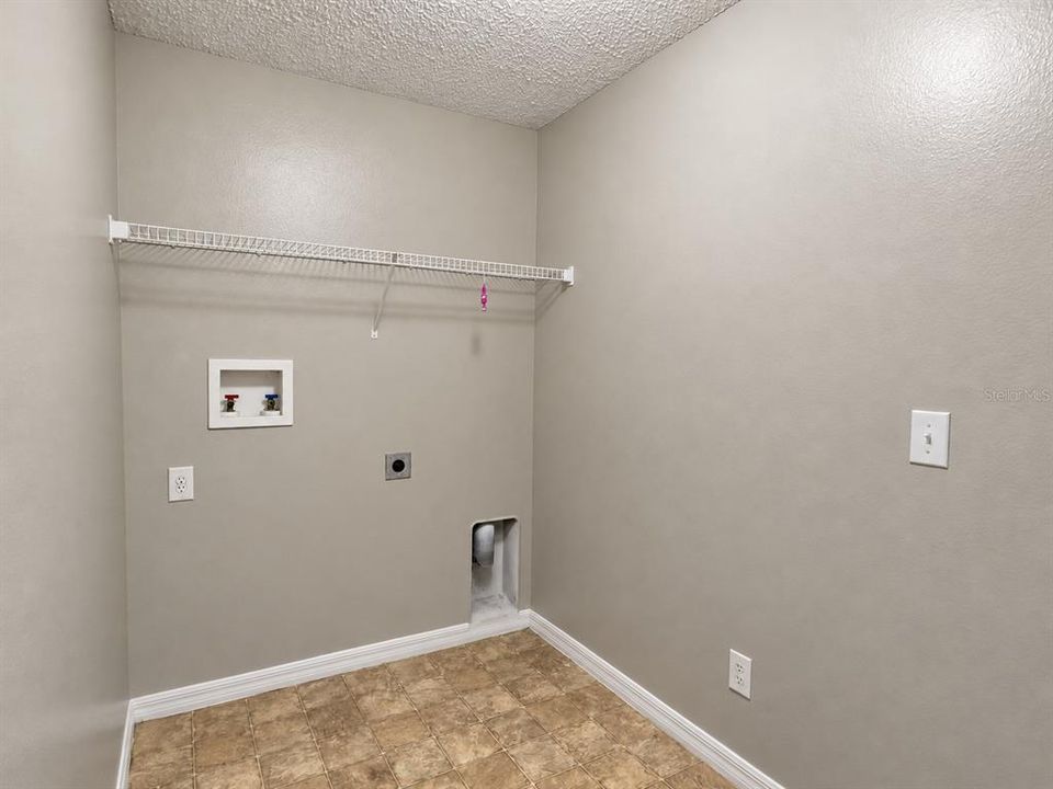For Rent: $2,295 (4 beds, 2 baths, 1780 Square Feet)