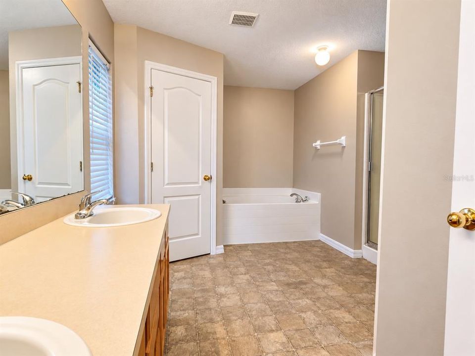 For Rent: $2,295 (4 beds, 2 baths, 1780 Square Feet)