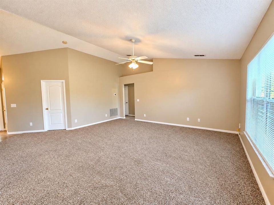 For Rent: $2,295 (4 beds, 2 baths, 1780 Square Feet)