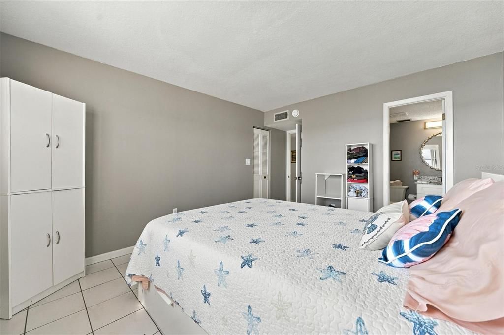 For Sale: $450,000 (2 beds, 2 baths, 1200 Square Feet)