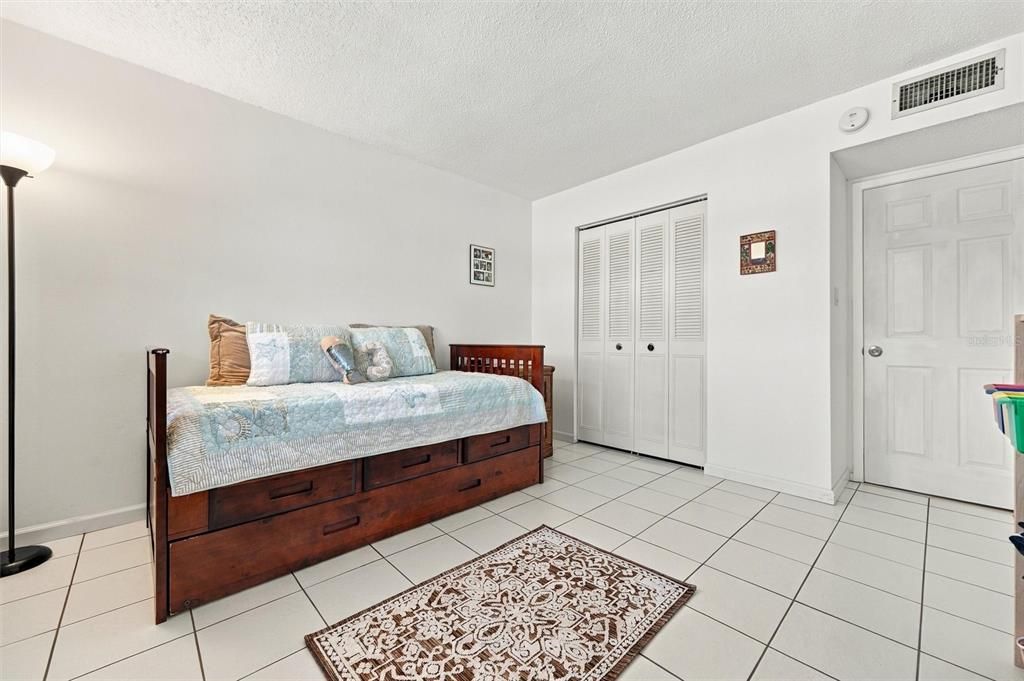 For Sale: $450,000 (2 beds, 2 baths, 1200 Square Feet)