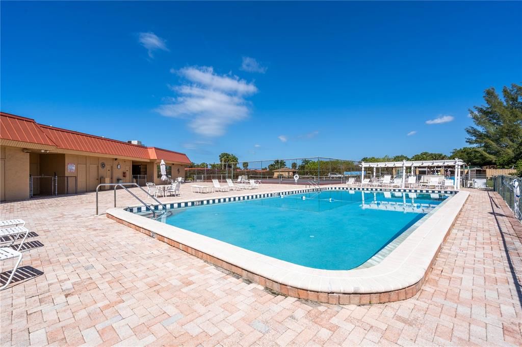 For Sale: $450,000 (2 beds, 2 baths, 1200 Square Feet)