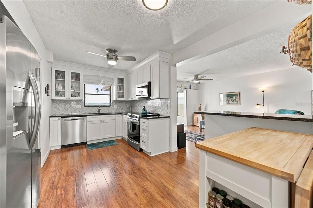 For Sale: $450,000 (2 beds, 2 baths, 1200 Square Feet)