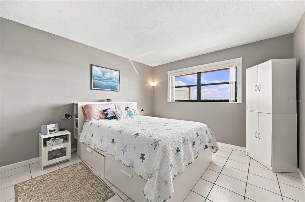 For Sale: $450,000 (2 beds, 2 baths, 1200 Square Feet)