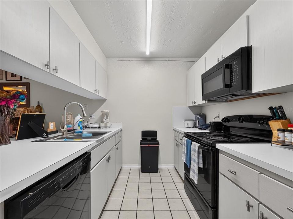 В аренду: $1,625 (2 спален, 2 ванн, 1288 Квадратных фут)
