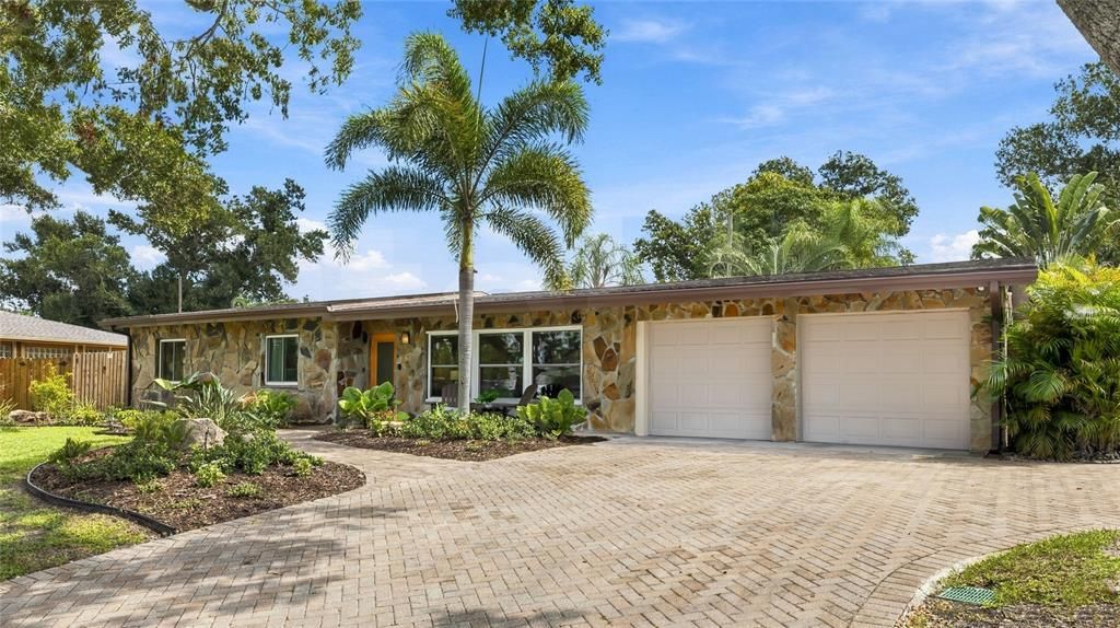 На продажу: $825,000 (3 спален, 2 ванн, 1951 Квадратных фут)