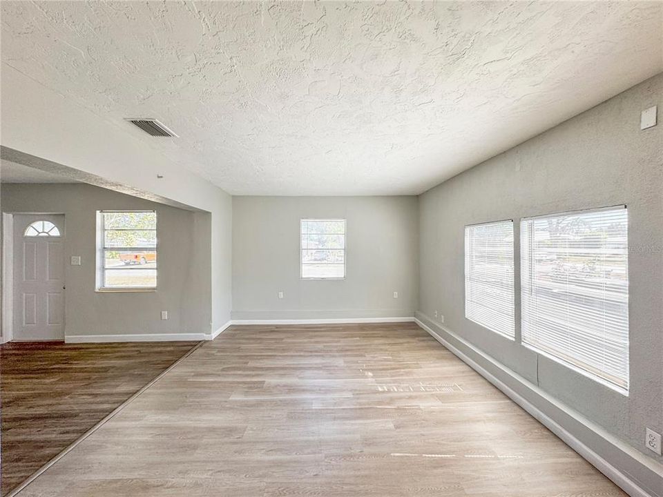 В аренду: $2,235 (4 спален, 2 ванн, 1861 Квадратных фут)