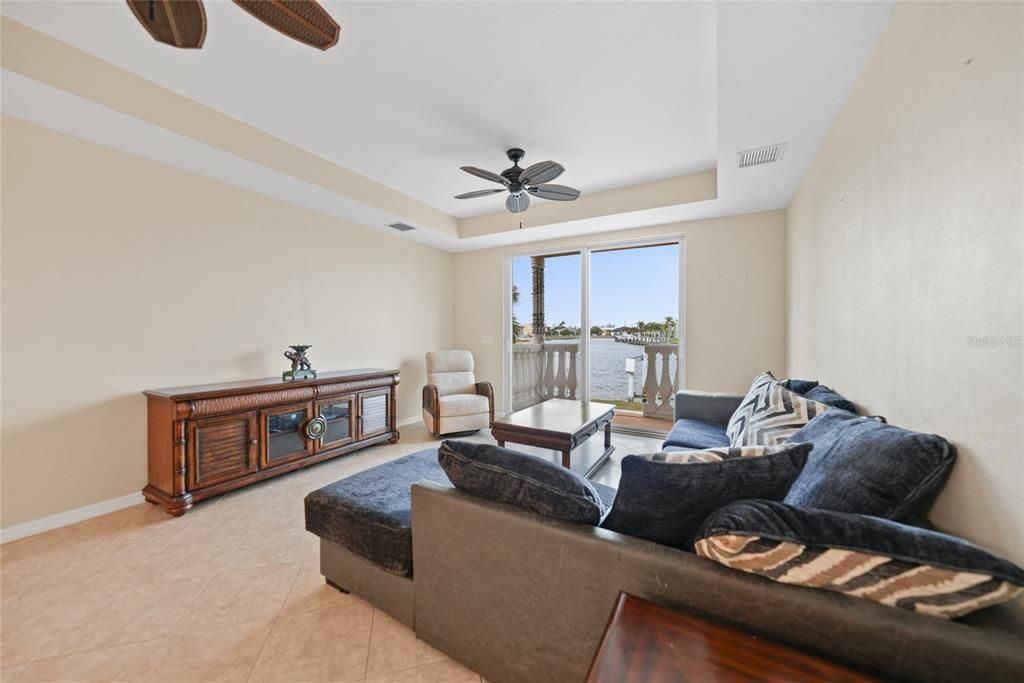 For Rent: $1,750 (3 beds, 2 baths, 1421 Square Feet)