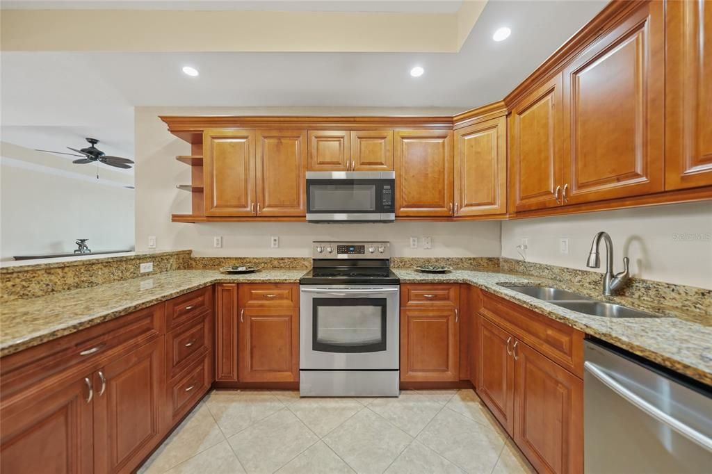 For Rent: $1,750 (3 beds, 2 baths, 1421 Square Feet)