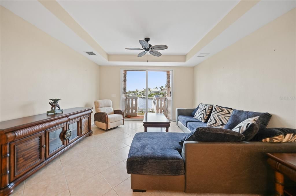 For Rent: $1,750 (3 beds, 2 baths, 1421 Square Feet)
