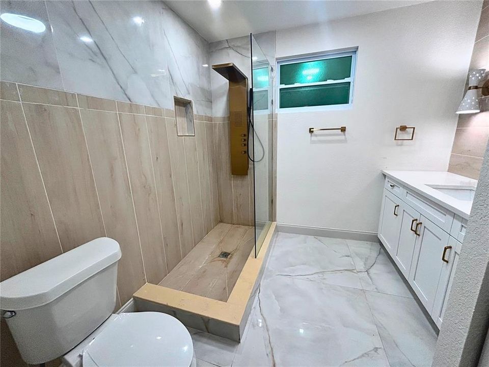 На продажу: $374,900 (3 спален, 2 ванн, 1154 Квадратных фут)