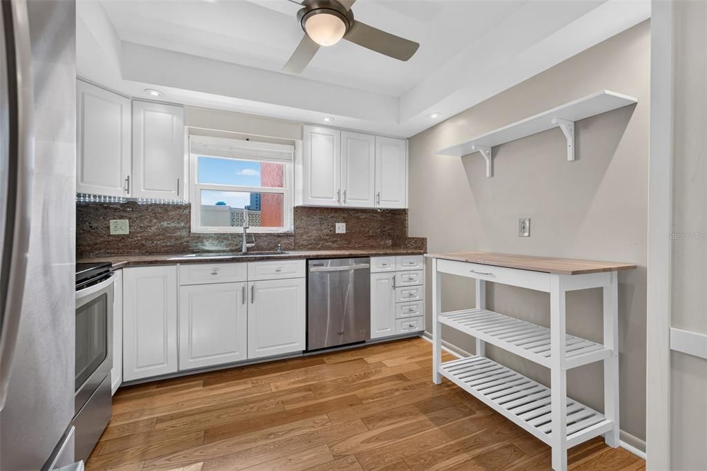 For Sale: $599,999 (2 beds, 2 baths, 1260 Square Feet)
