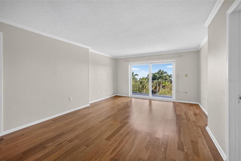 For Sale: $599,999 (2 beds, 2 baths, 1260 Square Feet)