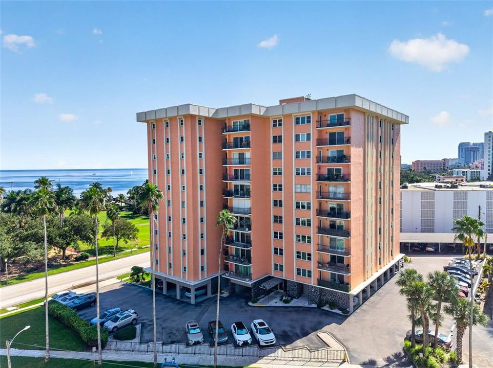 For Sale: $599,999 (2 beds, 2 baths, 1260 Square Feet)