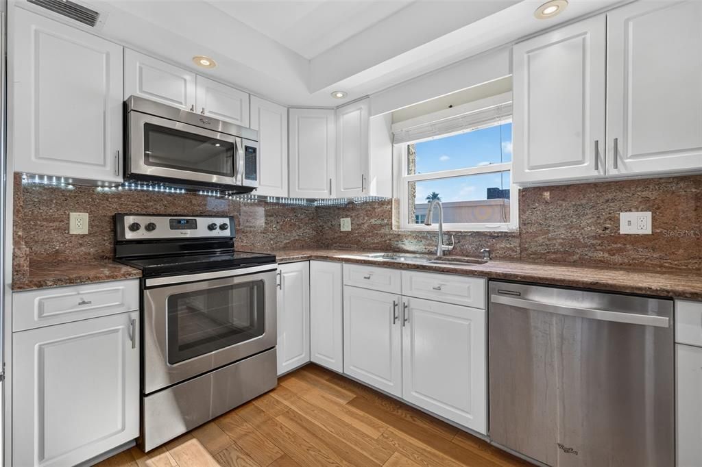 For Sale: $599,999 (2 beds, 2 baths, 1260 Square Feet)