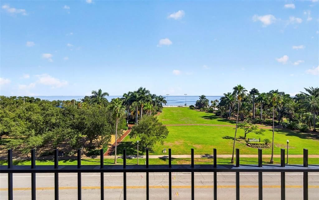 For Sale: $599,999 (2 beds, 2 baths, 1260 Square Feet)