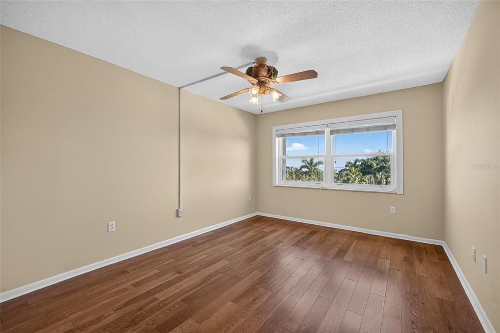 For Sale: $599,999 (2 beds, 2 baths, 1260 Square Feet)