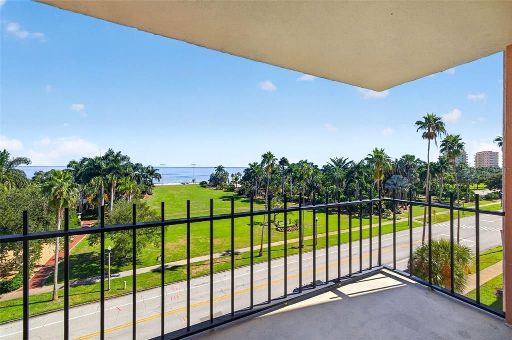 For Sale: $599,999 (2 beds, 2 baths, 1260 Square Feet)