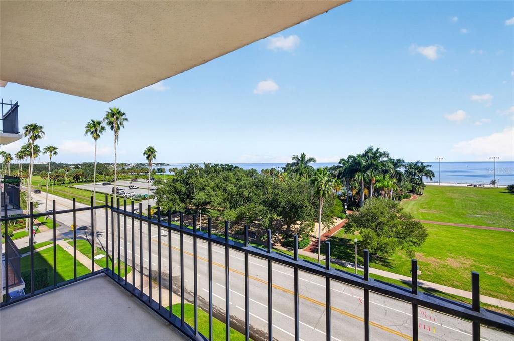For Sale: $599,999 (2 beds, 2 baths, 1260 Square Feet)