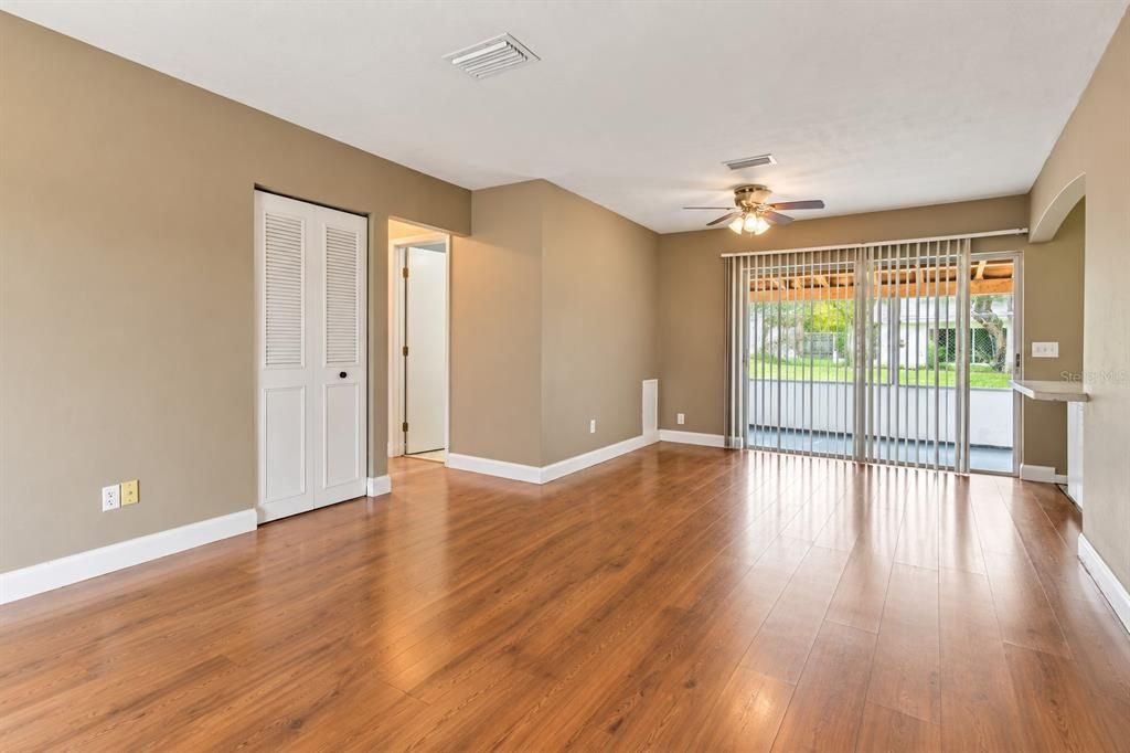 For Rent: $1,450 (2 beds, 1 baths, 1000 Square Feet)