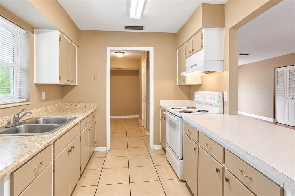 For Rent: $1,450 (2 beds, 1 baths, 1000 Square Feet)
