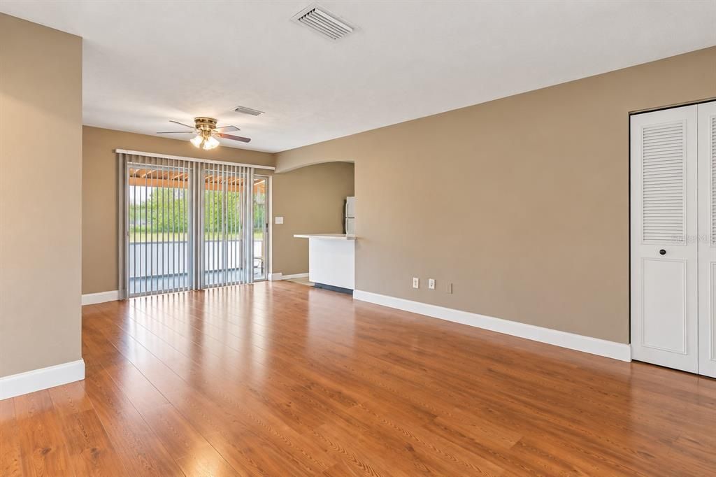 For Rent: $1,450 (2 beds, 1 baths, 1000 Square Feet)