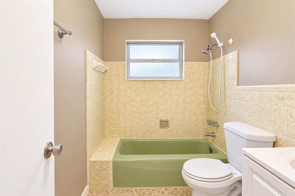 For Rent: $1,450 (2 beds, 1 baths, 1000 Square Feet)