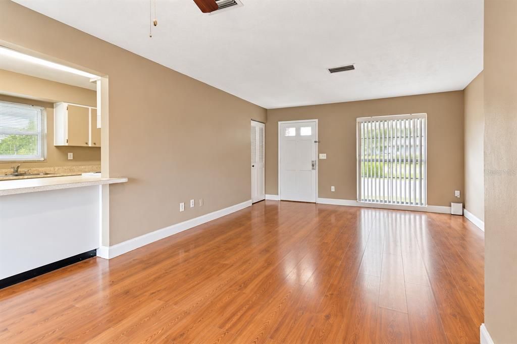 For Rent: $1,450 (2 beds, 1 baths, 1000 Square Feet)