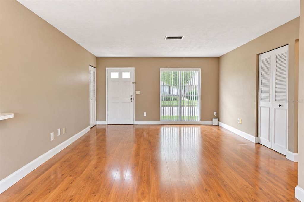 For Rent: $1,450 (2 beds, 1 baths, 1000 Square Feet)