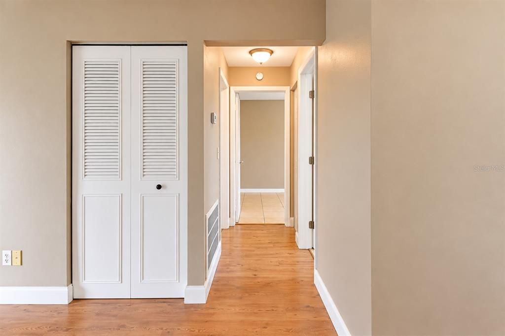 For Rent: $1,450 (2 beds, 1 baths, 1000 Square Feet)