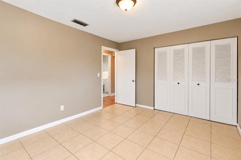 For Rent: $1,450 (2 beds, 1 baths, 1000 Square Feet)