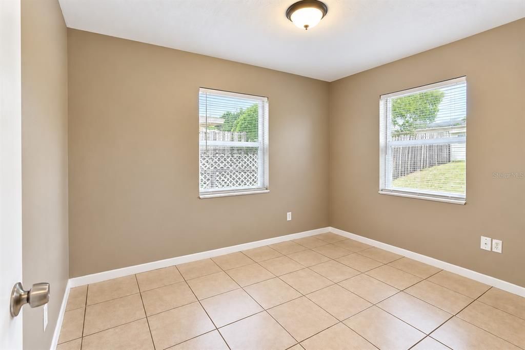 For Rent: $1,450 (2 beds, 1 baths, 1000 Square Feet)