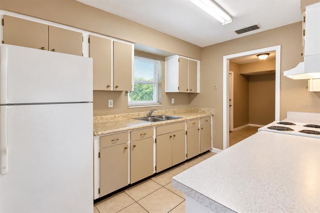 For Rent: $1,450 (2 beds, 1 baths, 1000 Square Feet)