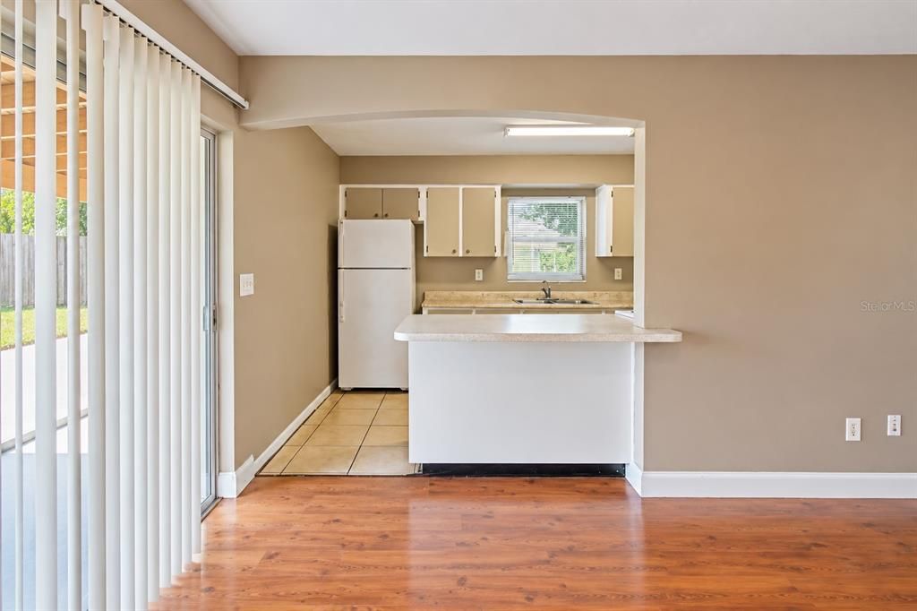 For Rent: $1,450 (2 beds, 1 baths, 1000 Square Feet)