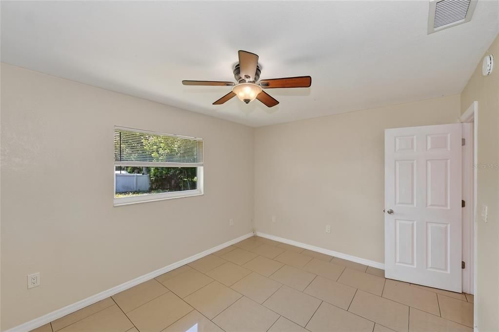 For Rent: $1,700 (2 beds, 1 baths, 750 Square Feet)