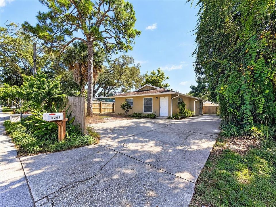 For Rent: $1,700 (2 beds, 1 baths, 750 Square Feet)