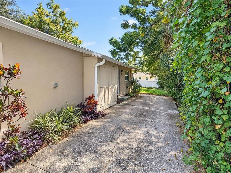 For Rent: $1,700 (2 beds, 1 baths, 750 Square Feet)