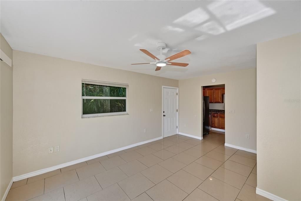 For Rent: $1,700 (2 beds, 1 baths, 750 Square Feet)