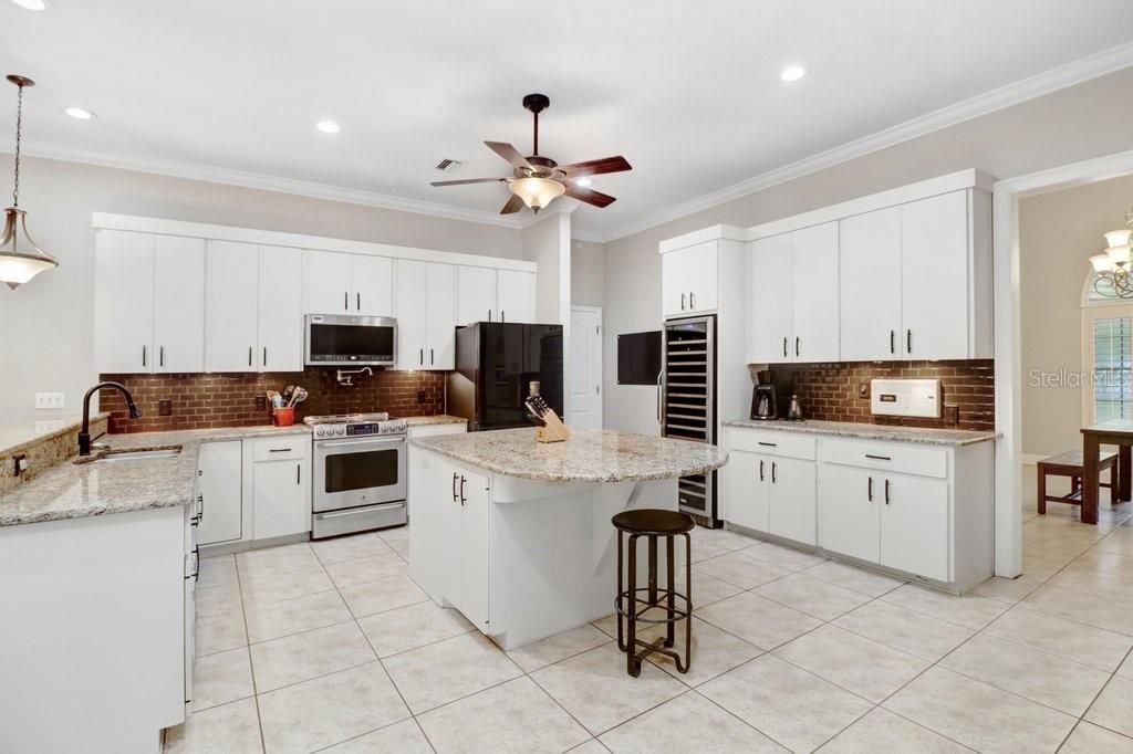 For Sale: $925,000 (4 beds, 4 baths, 3356 Square Feet)