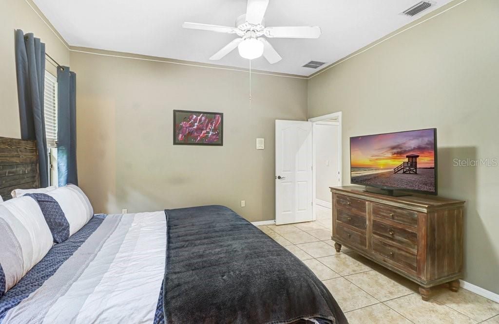 For Sale: $925,000 (4 beds, 4 baths, 3356 Square Feet)