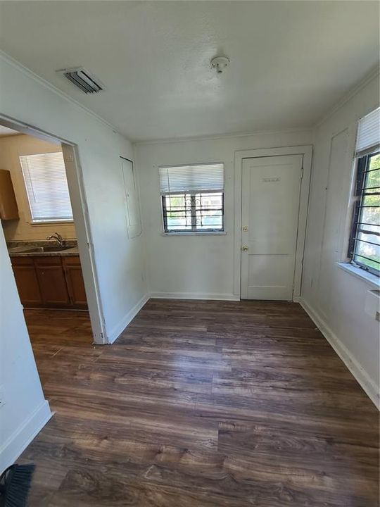 For Rent: $1,675 (2 beds, 1 baths, 873 Square Feet)