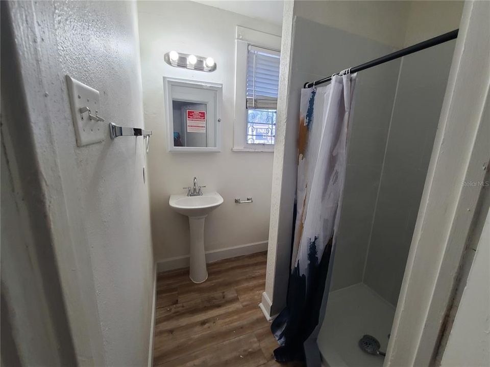 For Rent: $1,675 (2 beds, 1 baths, 873 Square Feet)