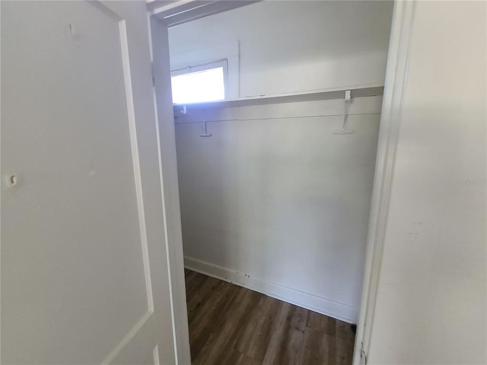 For Rent: $1,675 (2 beds, 1 baths, 873 Square Feet)
