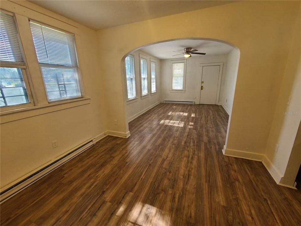 For Rent: $1,675 (2 beds, 1 baths, 873 Square Feet)