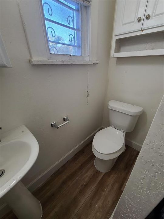 For Rent: $1,675 (2 beds, 1 baths, 873 Square Feet)