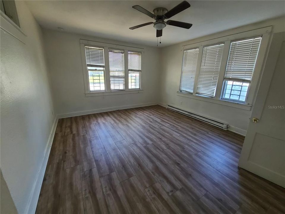For Rent: $1,675 (2 beds, 1 baths, 873 Square Feet)