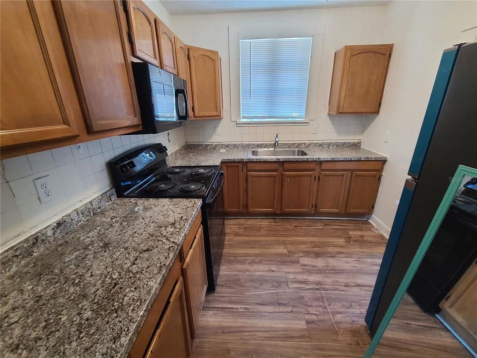 For Rent: $1,675 (2 beds, 1 baths, 873 Square Feet)