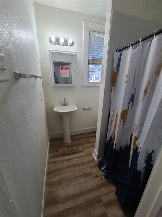 For Rent: $1,675 (2 beds, 1 baths, 873 Square Feet)