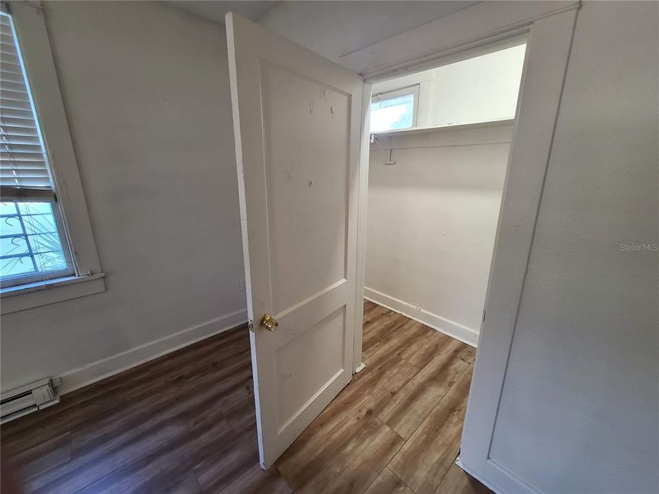 For Rent: $1,675 (2 beds, 1 baths, 873 Square Feet)
